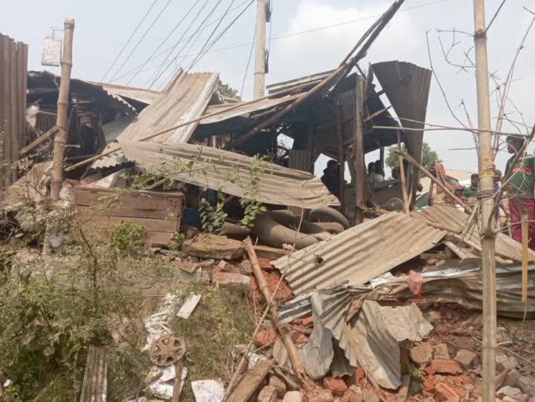 বুড়িচংয়ে হাওয়ার মেশিন বিস্ফোরণে এক ব্যক্তি নিহত; আহত ২