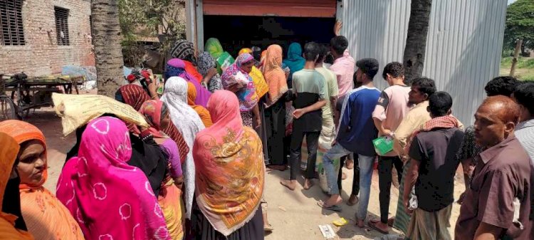 হোমনায় টিসিবি'র পণ্য সামগ্রী বিতরণ