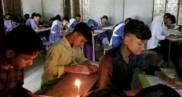 ঠাকুরগাঁওয়ে মোমবাতি জ্বালিয়ে দিতে হয়েছে এসএসসি পরীক্ষা