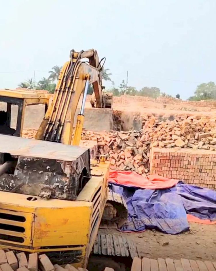 রাজশাহীর মোহনপুরে অবৈধ ইটভাটার বিরুদ্ধে অভিযান দিয়ে গুঁড়িয়ে দিয়েছে ইটভাটা প্রশাসন