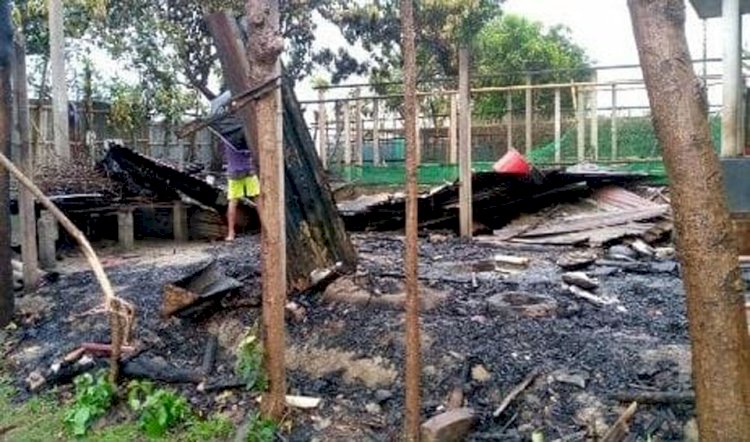 মোটরসাইকেল কিনে না দেয়ায় বাড়িতে আগুন লাগিয়ে দেয় ছেলে