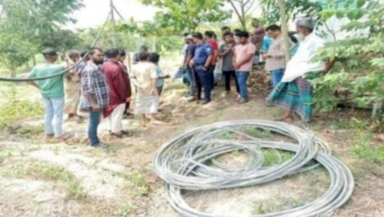 নরসিংদীর হাজীপুরে পল্লী বিদ্যুতের চুরি হওয়া তার মেম্বারের বাড়ি হতে উদ্ধার