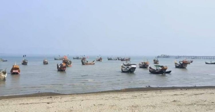 টেকনাফের নাফ নদী থেকে চার জেলেকে ধরে নিয়ে গেল আরাকান আর্মি