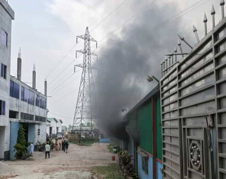 ঠাকুরগাঁওয়ের সুপ্রিয় জুটমিলে ভয়াবহ আগুন