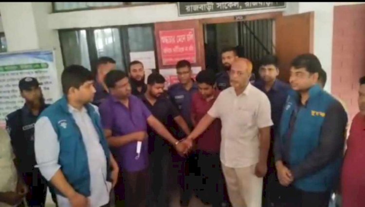 রাজবাড়ী বিআরটিএতে দুদকের অভিযানে ৪ দালাল আটক