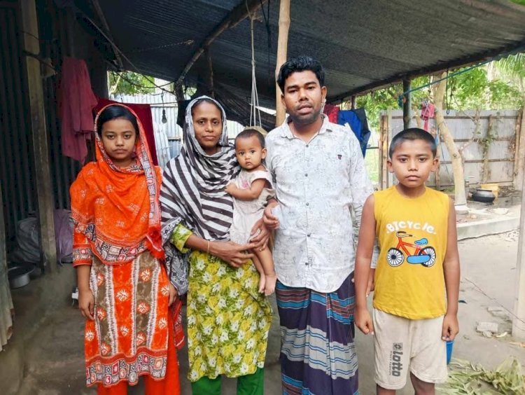 সুজানগরে হত্যাচেষ্টা মামলার আসামিদের হুমকিতে  তাঁত শ্রমিক শামীমের পরিবার