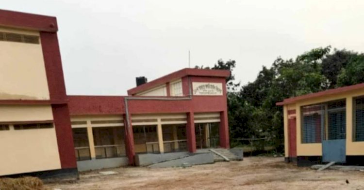 নওগাঁর বদলগাছীতে দেরিতে স্কুলে আসায় শিক্ষককে শোকজ