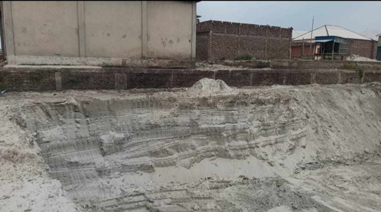 নগরবাড়ি ঘাট এলাকায় জমি কেটে গর্ত করায় পরিবেশ ঝুঁকিতে