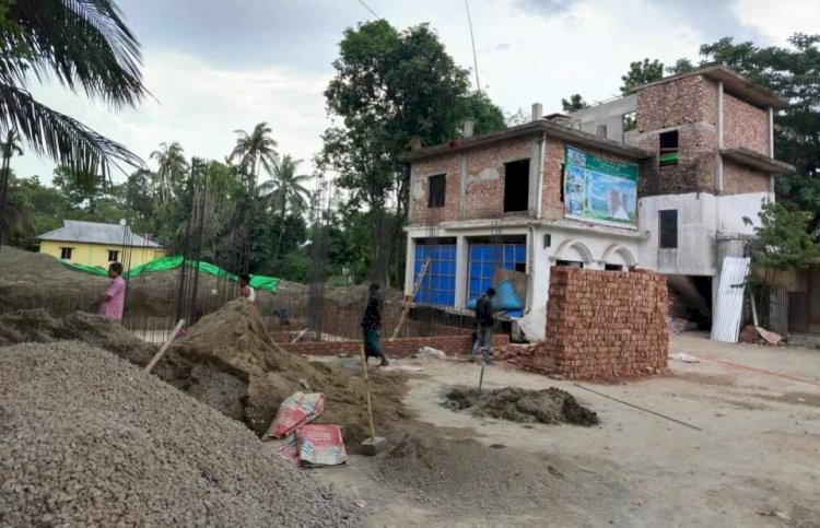 নওগাঁর মহাদেবপুরে সড়ক ও জনপদ বিভাগের বিরুদ্ধে বাঁকা করে ড্রেন নির্মাণের অভিযোগ