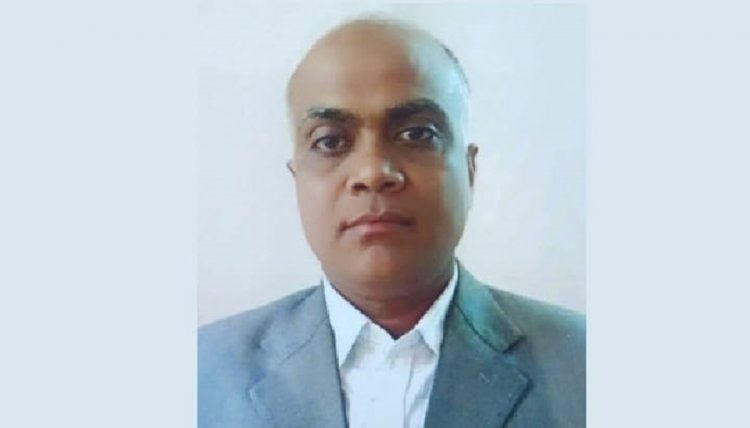 ঘুষ নেয়ায় পাবলিক তিন ঘন্টা অবরুদ্ধ করে রেখেছে  ইউনিয়ন পরিষদ সচিবকে
