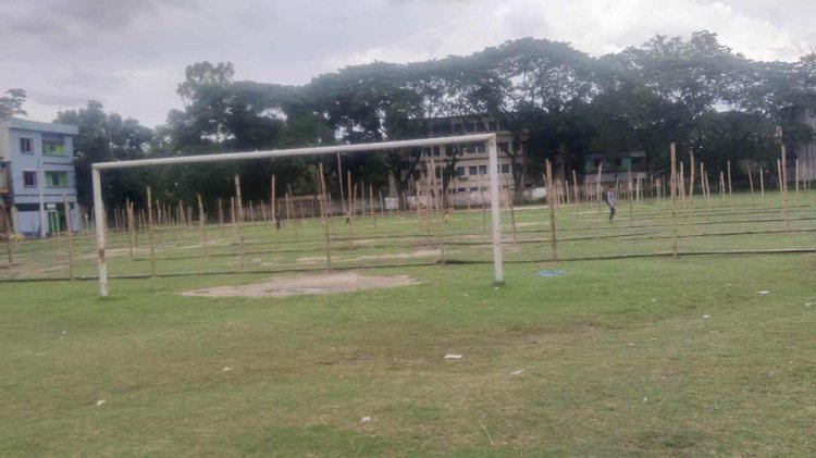 শিবপুরে বিদ্যালয়ের খেলার মাঠে পশুর হাট, প্রধান শিক্ষক কিছুই জানেননা