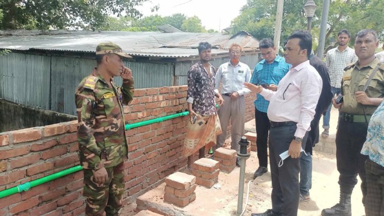 নওগাঁর মান্দা ঐতিহ্যবাহী কুসুম্বা  মসজিদের জায়গা অবৈধ ভাবে দখল করে নির্মিত দোকানঘর উচ্ছেদ