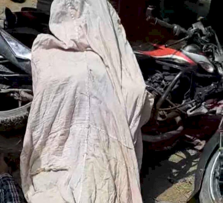 বুড়িচংয়ে ট্রাক চাপায় মোটরসাইকেল আরোহীর স্বামীর মৃত্যু, স্ত্রী আহত