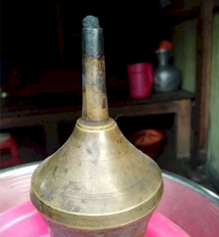 হারিয়ে যাচ্ছে গ্রামবাংলার এক সময়কার জনপ্রিয় কুপি বাতি