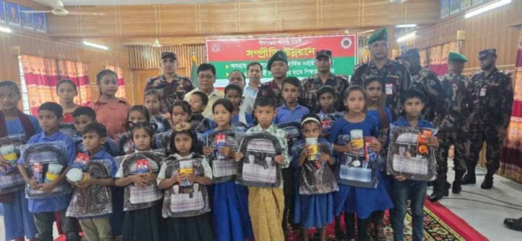 নাইক্ষ্যংছড়ি সীমান্তের স্থলমাই  বিস্ফোরণে আহত ও মেধাবী শিক্ষার্থী সহায়তা দান ১১ বিজিবি