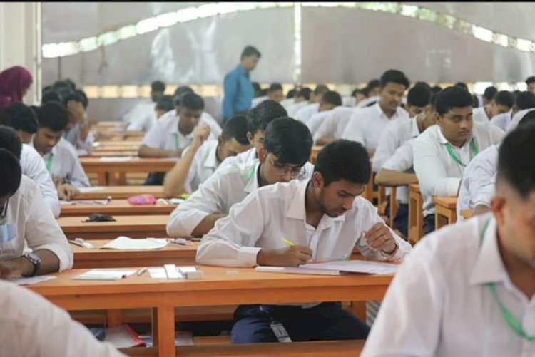 ২৪ জুলাইয়ের এইচএসসি পরীক্ষা স্থগিত: উত্তরায় বিমান বিধ্বস্তের ঘটনায় একদিনের রাষ্ট্রীয় শোক