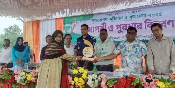 দিনাজপুরে দশ দিনব্যাপী বৃক্ষমেলার সমাপনী ও পুরস্কার বিতরণ অনুষ্ঠান