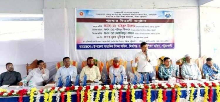 মির্জাগঞ্জে কৃতি শিক্ষার্থীদের সম্মাননা ক্রেস্ট প্রদান