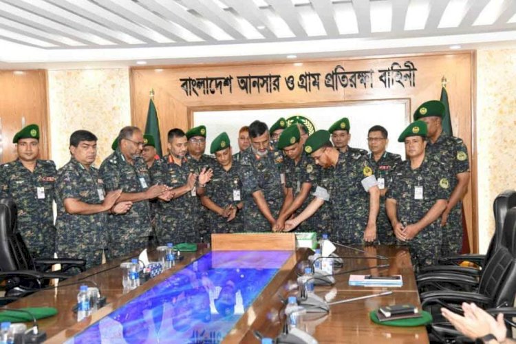 ঢাকায় আনসার ও গ্রাম প্রতিরক্ষা বাহিনীর ১৫ জন কর্মকর্তার র‍্যাংক ব্যাজ পরিধান