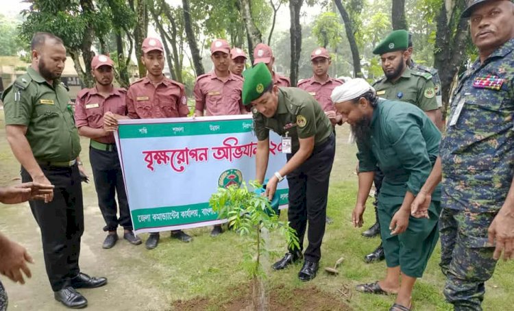 লালমনিরহাটে আনসার-ভিডিপি'র বৃক্ষরোপণ অভিযান শুরু : পরিবেশ রক্ষায় বৃহৎ উদ্যোগ