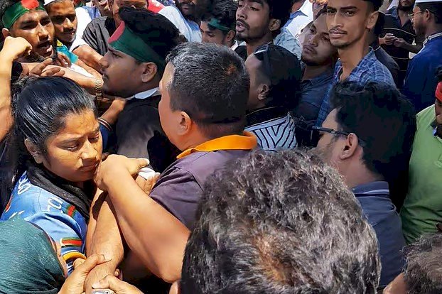 বরিশালে স্বাস্থ্য আন্দোলনের নেতা গ্রেপ্তার, চিকিৎসকদের ধর্মঘট প্রত্যাহার