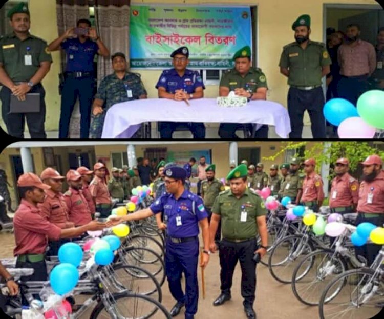 সাতক্ষীরায় আনসার ভিডিপি সদস্যের মধ্যে বাইসাইকেল বিতরণ