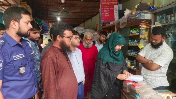 বুড়িচংয়ে ভ্রাম্যমাণ আদালতের অভিযানে কীটনাশক দোকানে জরিমানা