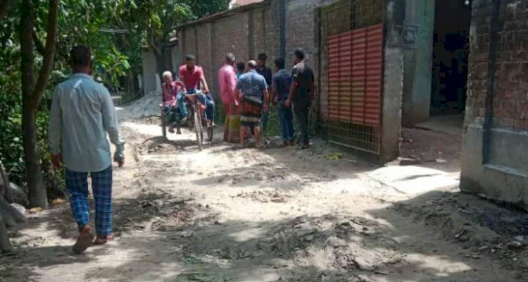 গ্রামীণ টাওয়ার হতে বালা পাড়া পর্যন্ত  ৩০০ শত ফিট্ রাস্তা মেরামত কাজ শুরু হয়েছে