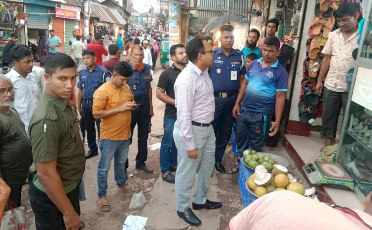 বুড়িচংয়ে ফুটপাত দখল উচ্ছেদ ও ভেজাল বিরোধী অভিযান; জরিমানা আদায়