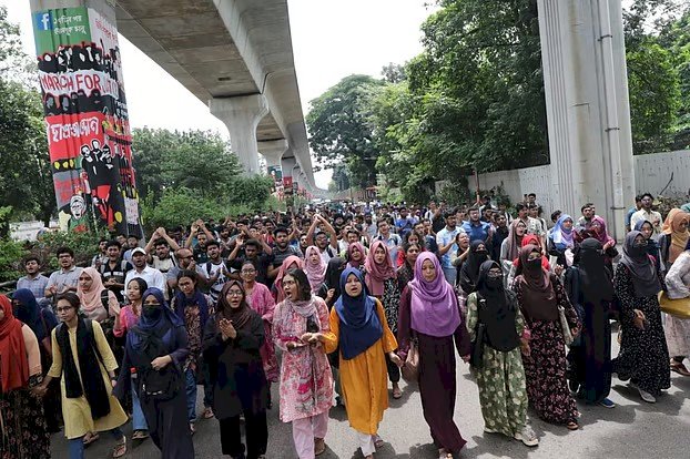 আগারগাঁও অবরোধ শেরেবাংলা কৃষি বিশ্ববিদ্যালয়ের শিক্ষার্থীদের