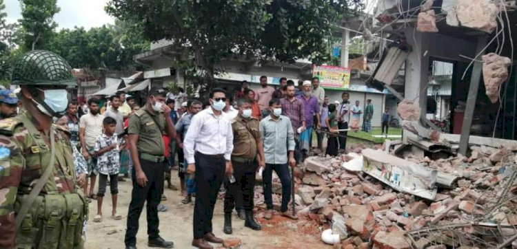 চান্দিনার কংগাই বাজারে উচ্ছেদ অভিযান:  ২৭টি অবৈধ দোকানসহ বিএনপির কার্যালয় গুঁড়িয়ে দিল ভ্রাম্যমাণ আদালত