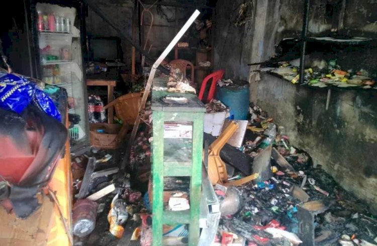 মির্জাগঞ্জে পুরে ছাই  ভ্যারাইটিজ স্টোর