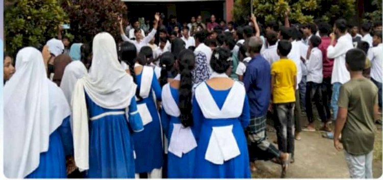 নওগাঁর রাণীনগরের পালশা-কৃষ্ণপুর উচ্চ বিদ্যালয়ের শিক্ষক কর্তৃক ছাত্রীকে শ্লীলতাহানীর অভিযোগে শিক্ষক বরখাস্ত