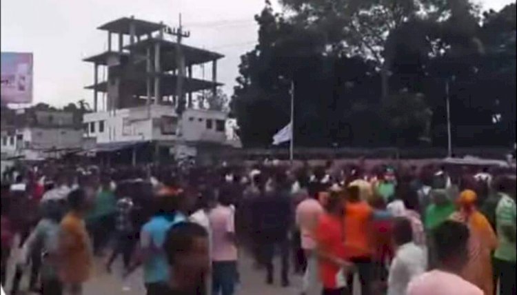 নীলফামারী উত্তরা ইপিজেডে শ্রমিক- পুলিশ যৌথবাহিনী  সংঘ*র্ষে নিহ*ত-২আ*হত অনেকে!