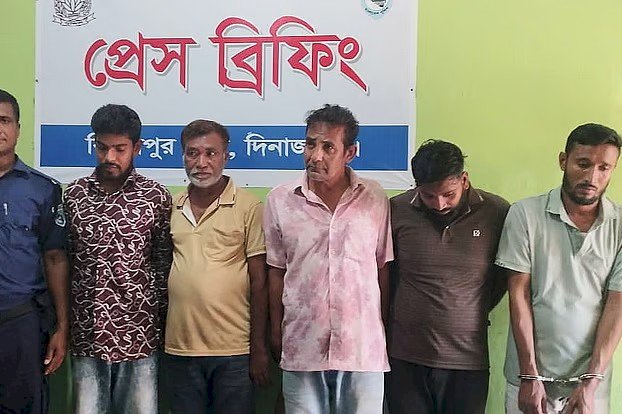 নারায়ণগঞ্জে ছিনতাই হওয়া গাড়ি কীভাবে দিনাজপুরে উদ্ধার হলো; যুবলীগ নেতাসহ গ্রেপ্তার ৫