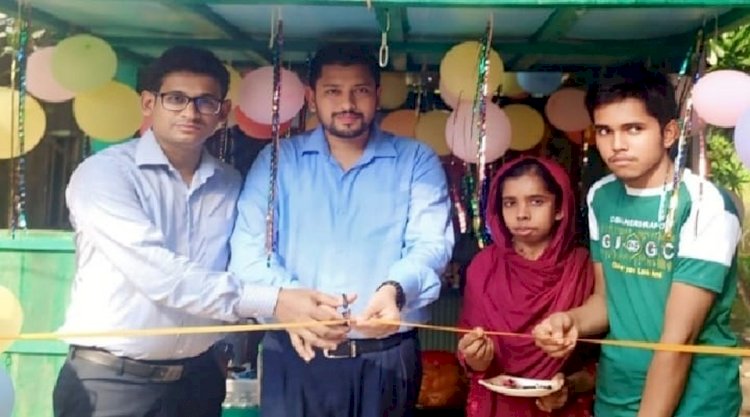 প্রতিবন্ধিকে চায়ের দোকান উপহার দিলেন উপজেলা প্রশাসন