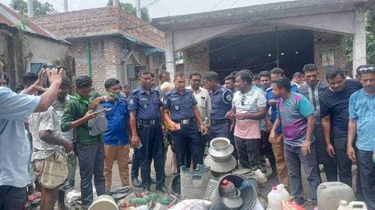 নওগাঁর মান্দা ভারশো ঋষি পল্লীতে মাদক বিরোধী অভিযানে দুই হাজার লিটার চোলাইমদ উদ্ধার