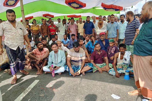 ফরিদপুরে টানা তৃতীয় দিনের মতো মহাসড়ক অবরোধ; সীমানা পুনর্বিন্যাসের প্রতিবাদ