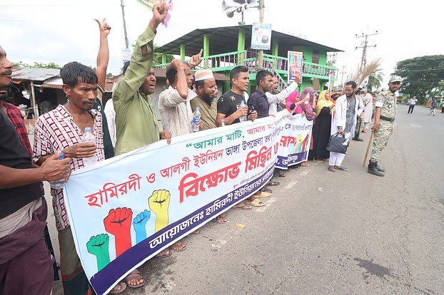 ফরিদপুর ভাঙ্গায় মহাসড়ক থেকে সরে গেছেন আন্দোলনকারীরা, চলাচল করছে যানবাহন