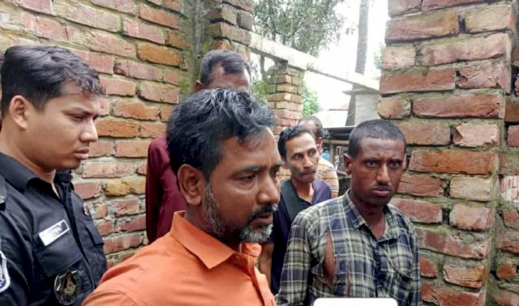 নওগাঁর ধামইরহাটের বেনিদুয়ার গ্রামে অভিযান চালিয়ে কষ্টিপাথরের মূর্তি সহ ২ জনক আটক