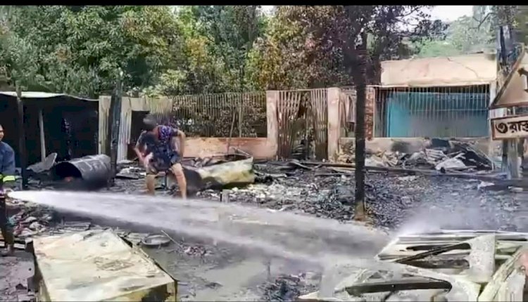 হোমনায় মহানবী (সাঃ) কে নিয়ে কটুক্তি।। ক্ষুব্ধ জনতার মাজার ও বাড়িঘর ভাঙচুর-অগ্নিসংযোগ