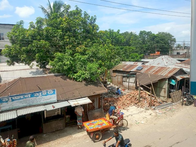 বালিয়াকান্দিতে ক্রয়কৃত জমিতে নির্মাণ কাজে বাধা প্রদানের অভিযোগ