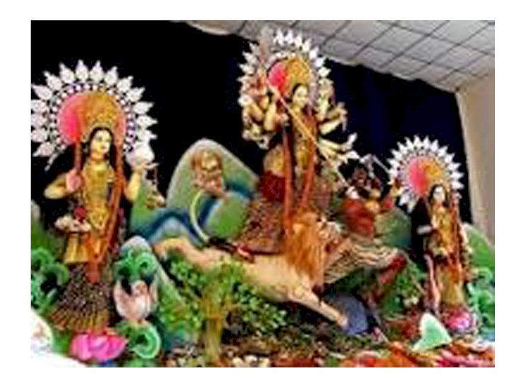 বুড়িচংয়ে পূজা সামনে রেখে মণ্ডপে মণ্ডপে চলছে সাজসজ্জার কাজ