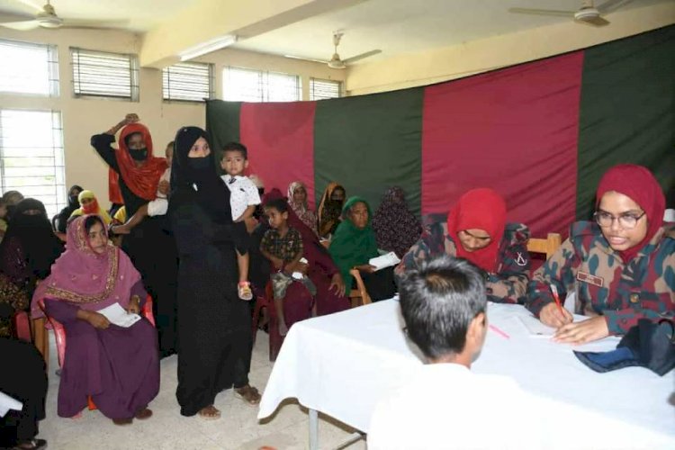 নাইক্ষ্যংছড়ি'র ঘুমধুম সীমান্ত বিজিবির উদ্যোগে বিনামূল্যে চিকিৎসা ক্যাম্প