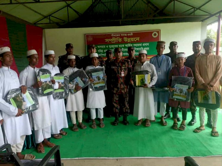 নাইক্ষ্যংছড়িতে ১১ বিজিবির উদ্যোগে অসহায়-দুঃস্থদের মাঝে আর্থিক সহায়তা