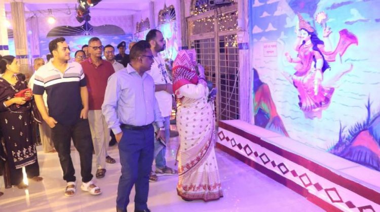 নড়াইলে শারদীয় দুর্গোৎসব উদযাপন পরিদর্শন করলেন এসপি রবিউল ইসলাম