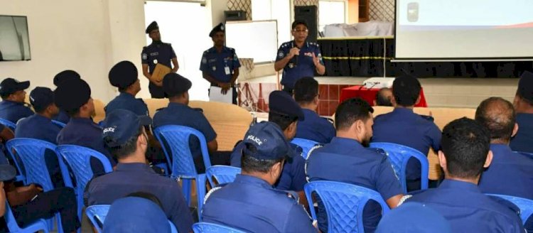 নির্বাচনী দায়িত্বে দক্ষতা বৃদ্ধিতে পুলিশ সদস্যদের প্রশিক্ষণ পরিদর্শন করলেন এডিশনাল ডিআইজি