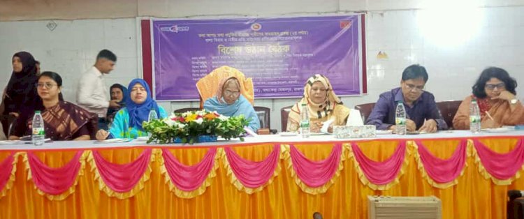 রাজশাহী মোহনপুরে ‘তথ্য আপা’ প্রকল্পের উঠান বৈঠক - নারীর ক্ষমতায়ন ও বাল্যবিবাহ প্রতিরোধে সচেতনতা বৃদ্ধি