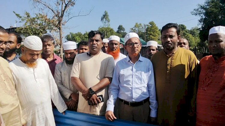 বান্দরবান নাইক্ষ্যংছড়ি'র বাইশারী ভয়াবহ আগুনে ৭টি মুদির দোকান পুড়ে যাওয়া ক্ষতিগ্রস্তের মাঝে আর্থিক সহায়তা