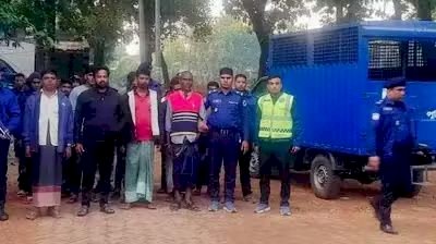 নওগাঁসহ সারাদেশে আসন্ন জাতীয় সংসদ নির্বাচনকে সামনে রেখে তিনটি উপজেলায়  পুলিশের  বিশেষ অভিযানে চালিয়ে ২৩ জন গ্রেফতার